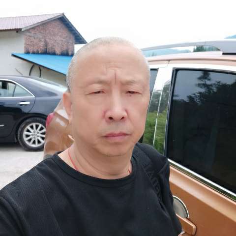 夜晚月亮的照片