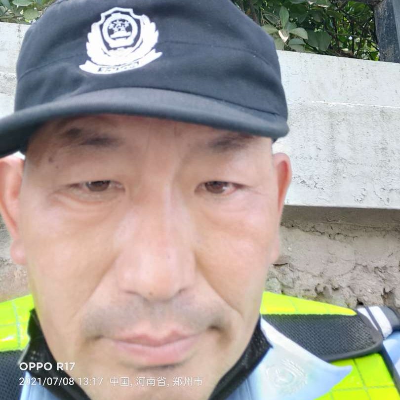 黄蜂拿寂寞的照片