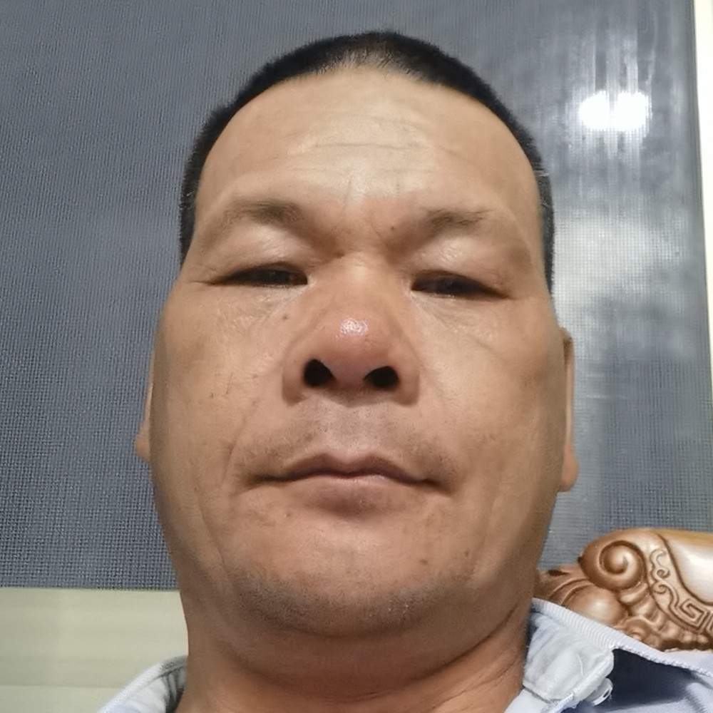 陌殇蹙眉大力的照片