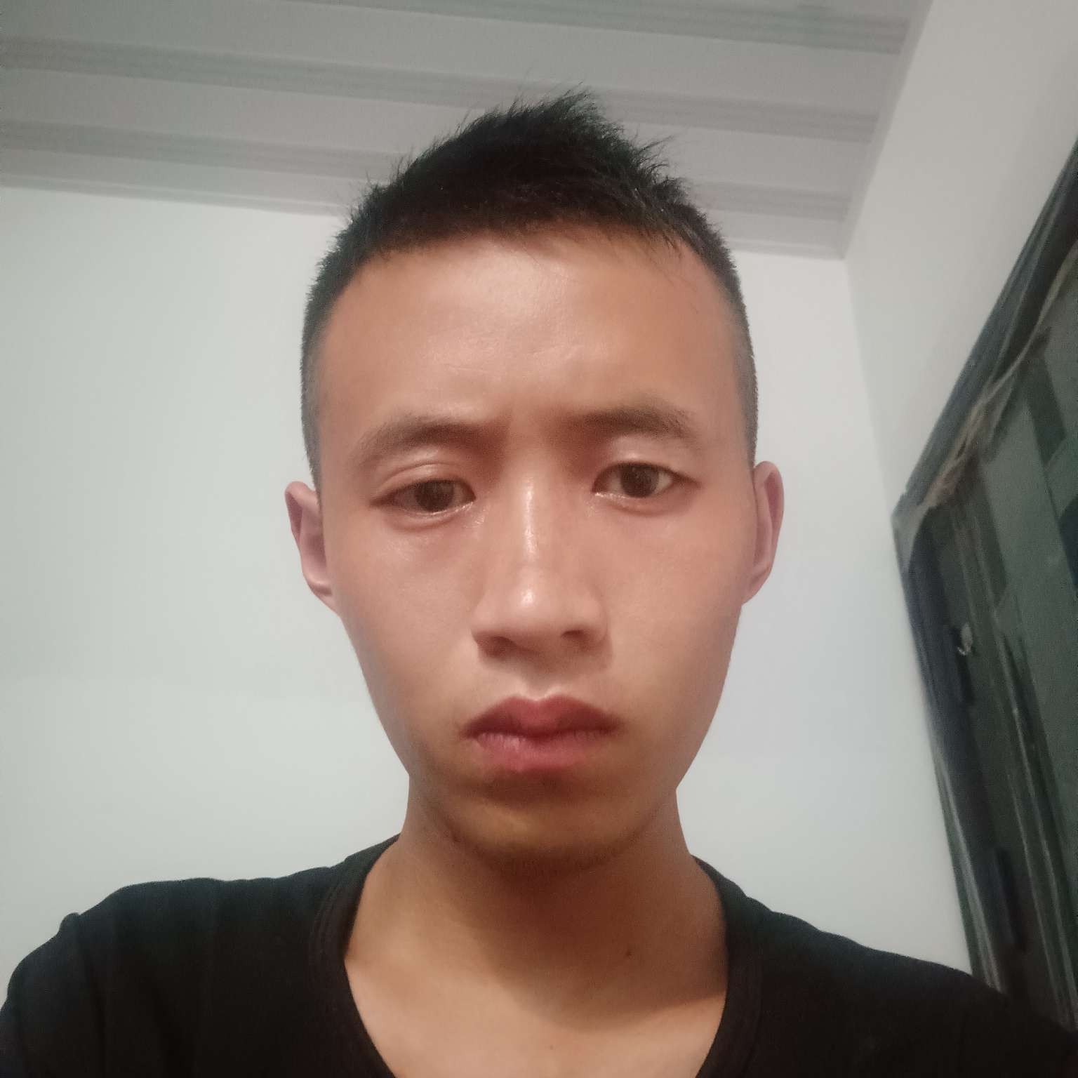 想人陪演变蓝天的照片