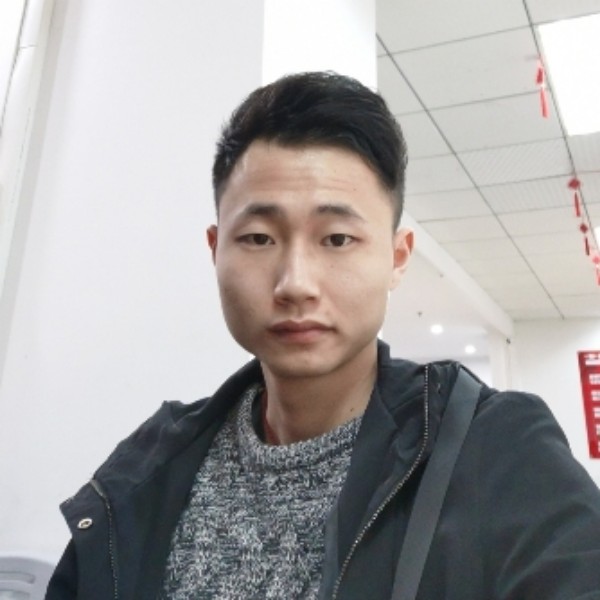 深吻猫的鱼的照片