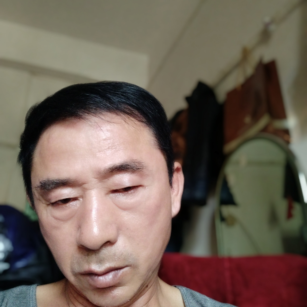 我们的拿小鸽子的照片