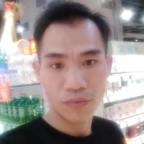 风流中的诚实男子的照片
