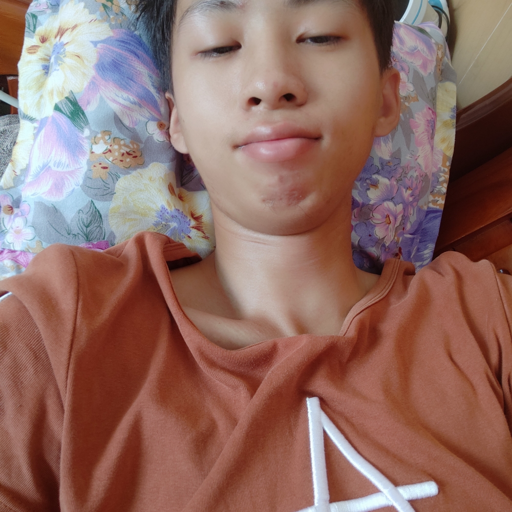 沐樱凝眸斑驳的照片