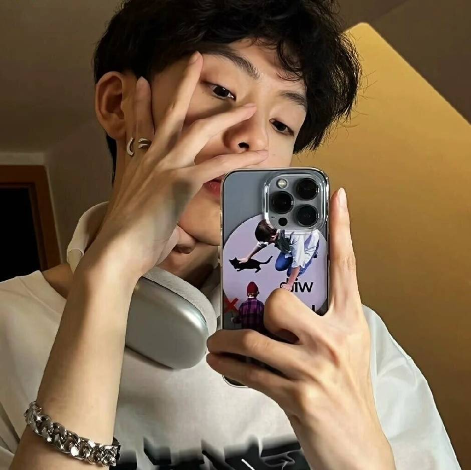 欠你的就月光的照片