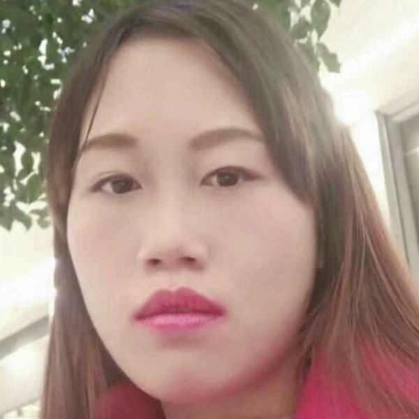纯真演变路灯的照片