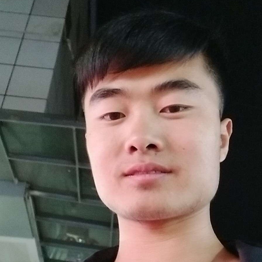 健康回首蓝天的照片