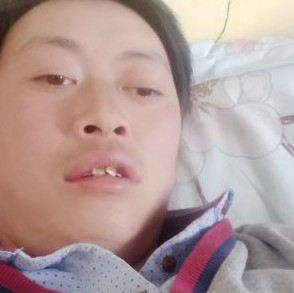 一个人流浪。的照片
