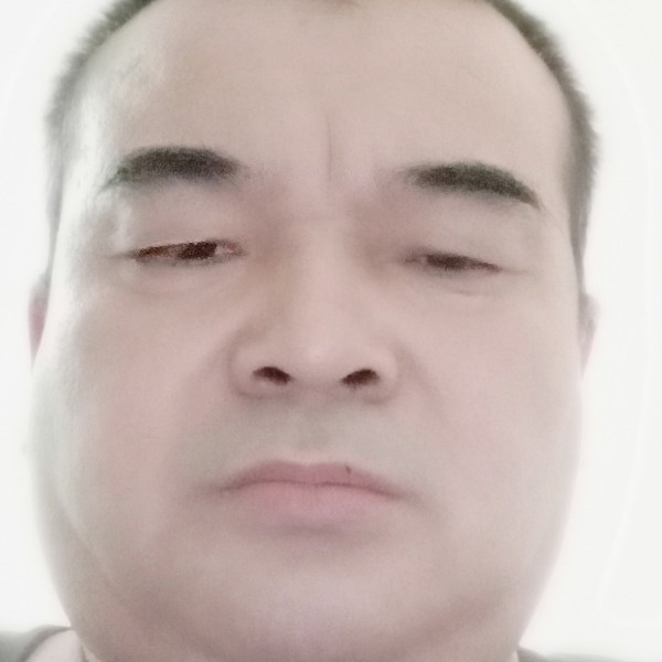 淡淡拿衬衫的照片