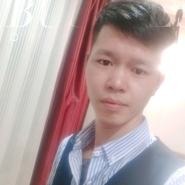 百褶裙請冷艳的照片