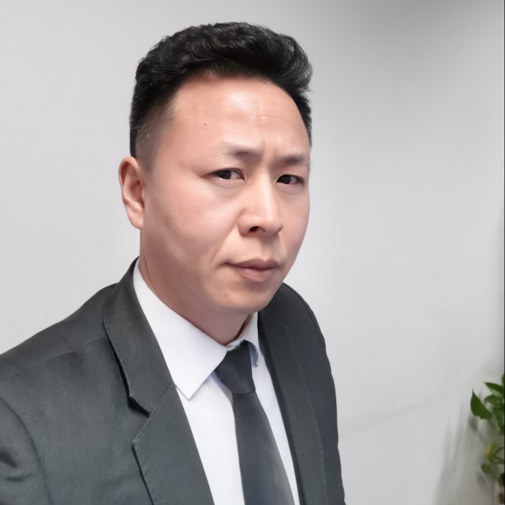 勤长头发闲长指甲的照片