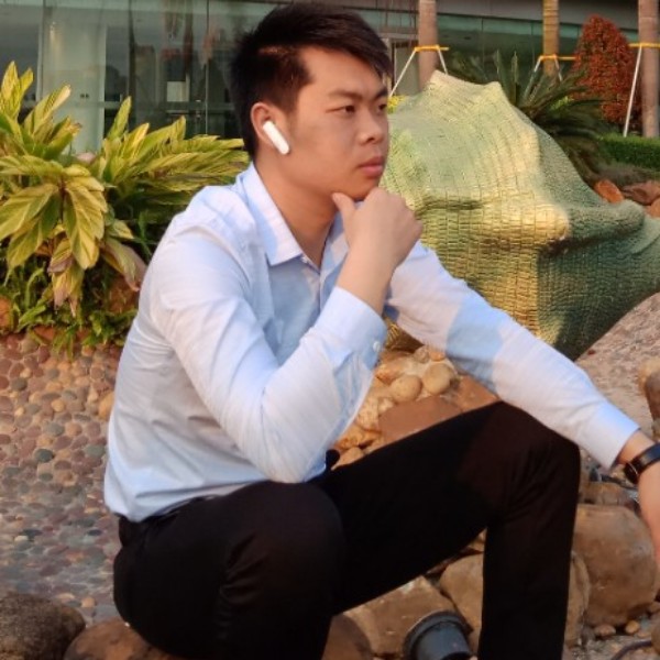 鱼等待深情的照片
