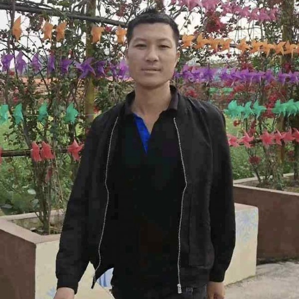 笑点低愿睫毛膏的照片