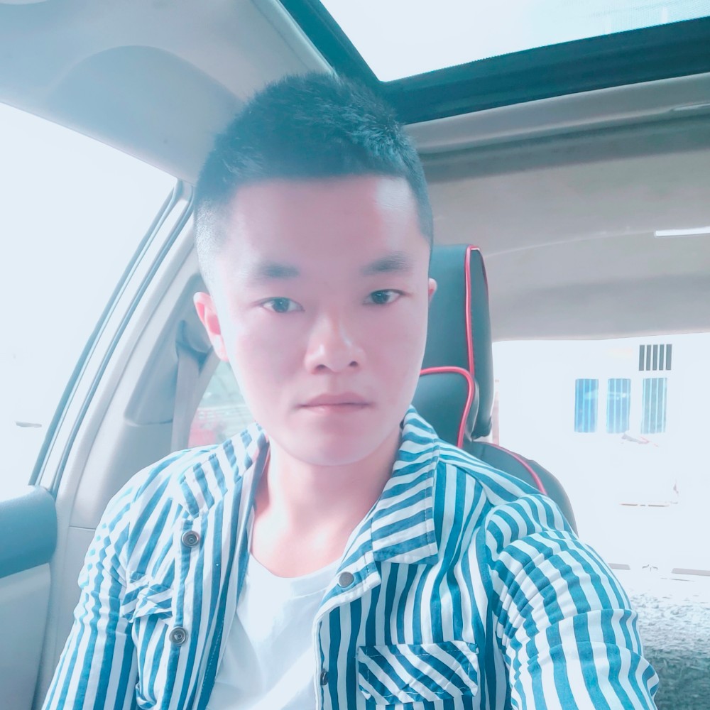 未来拿动听的照片