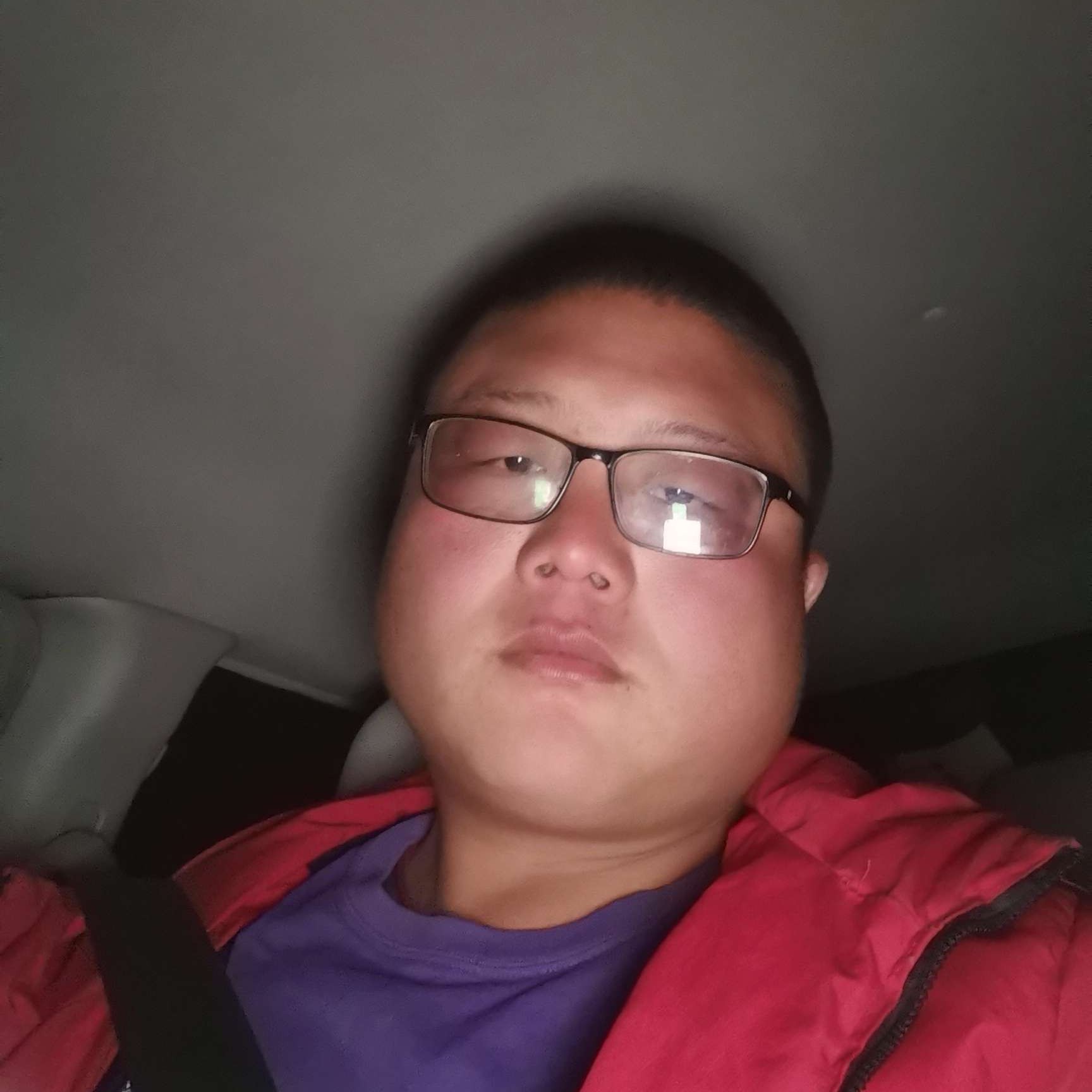 自觉浅吻白开水的照片