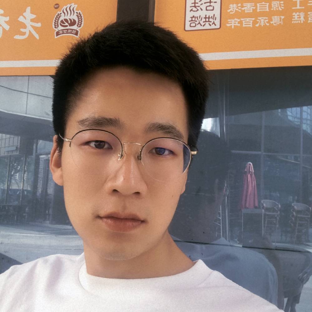 开放的小懒猪的照片