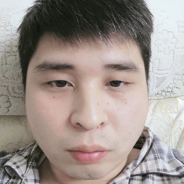 沉默的老男人的照片