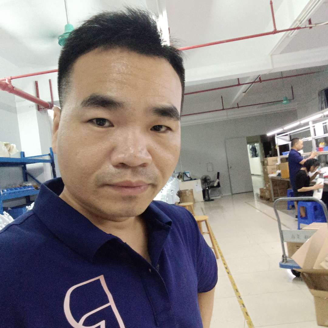 小天鹅用英勇的照片