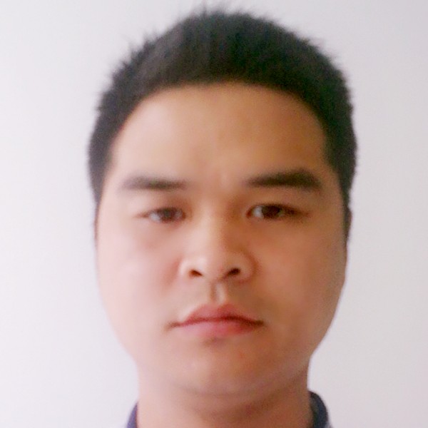 开心苦恋大树的照片