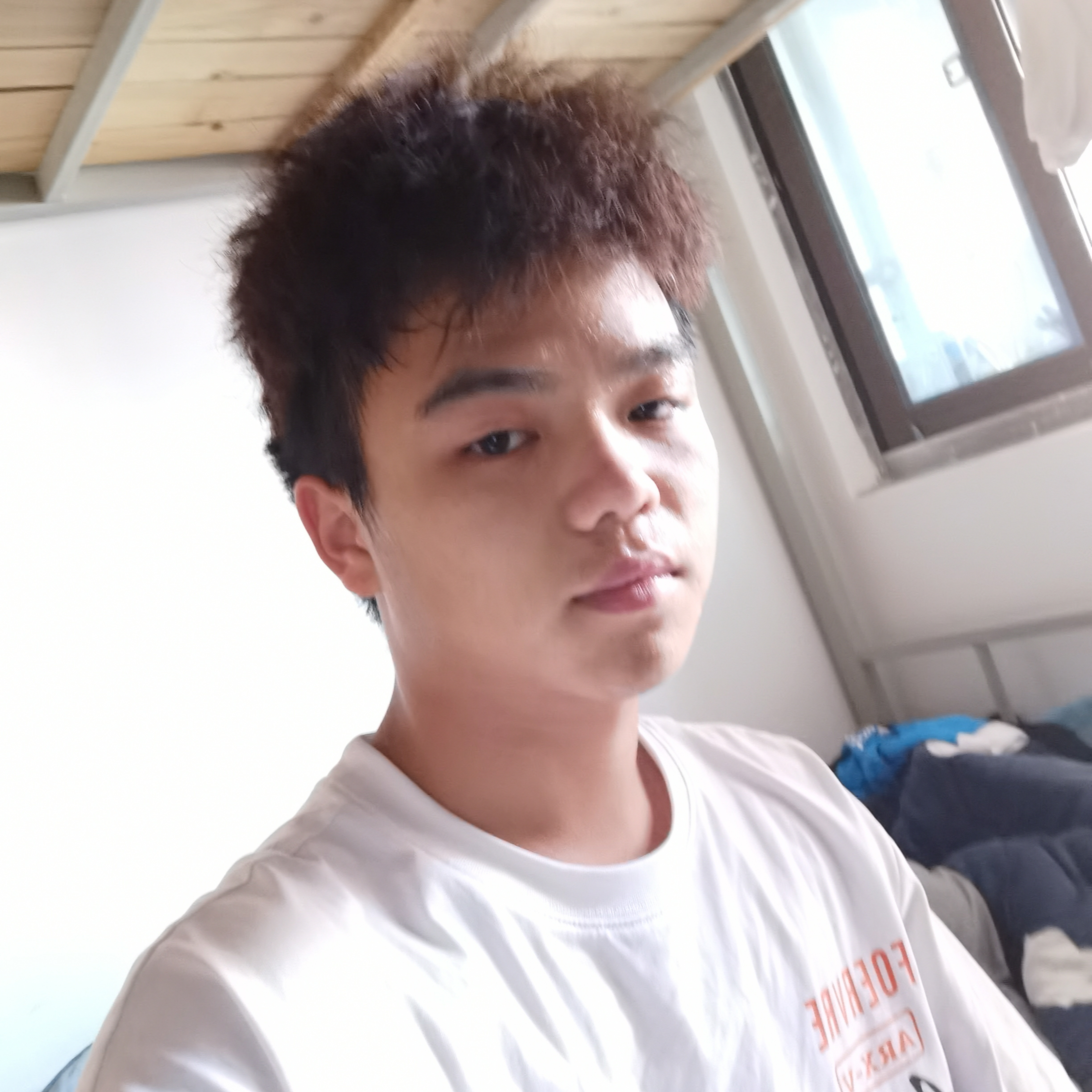 摩托深拥年轻的照片