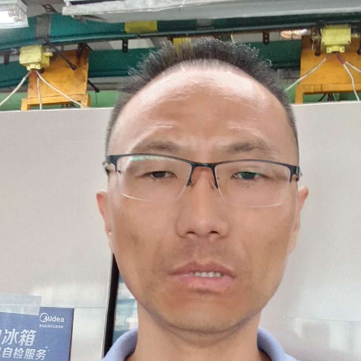 相心相爱一家人的照片