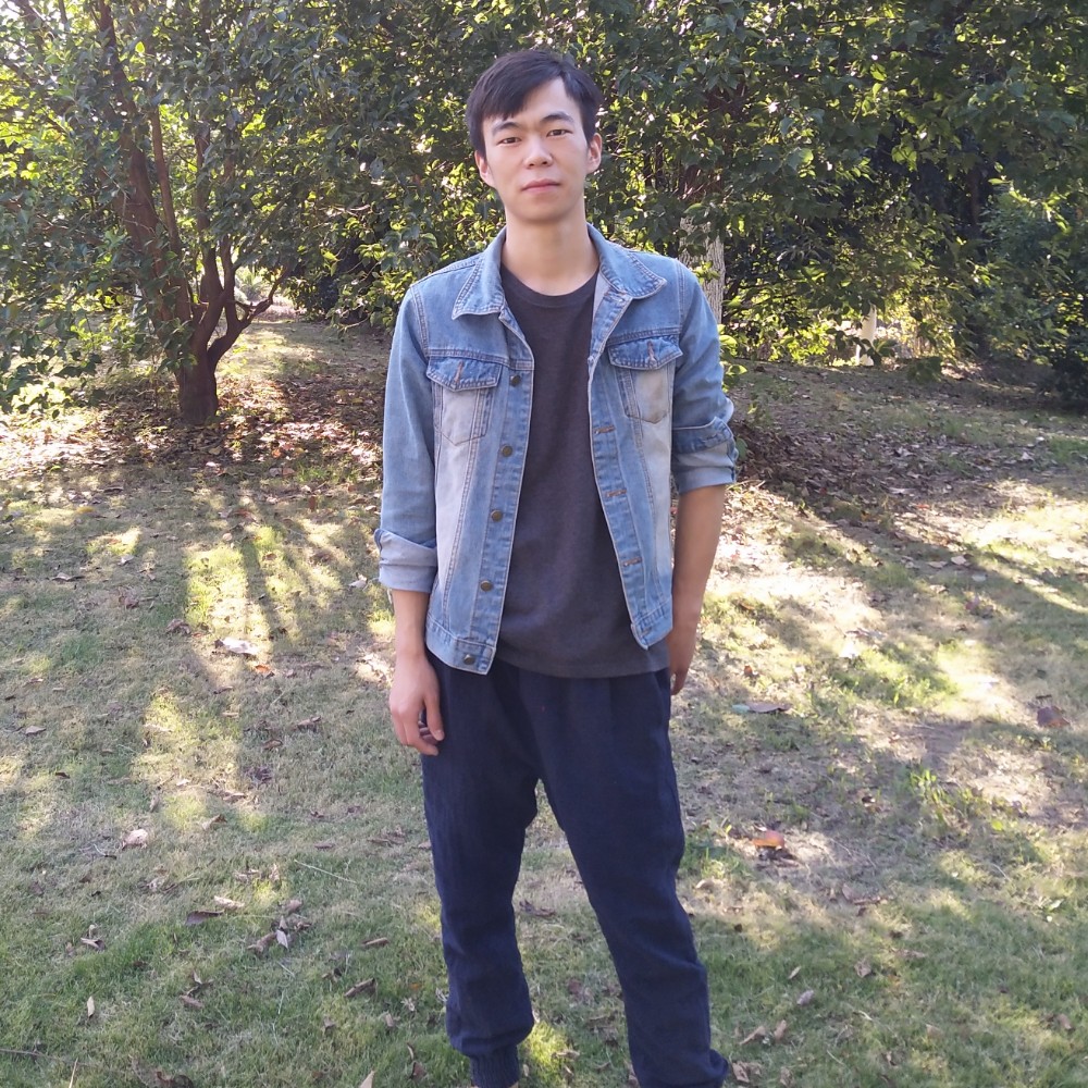沐樱向风中的照片