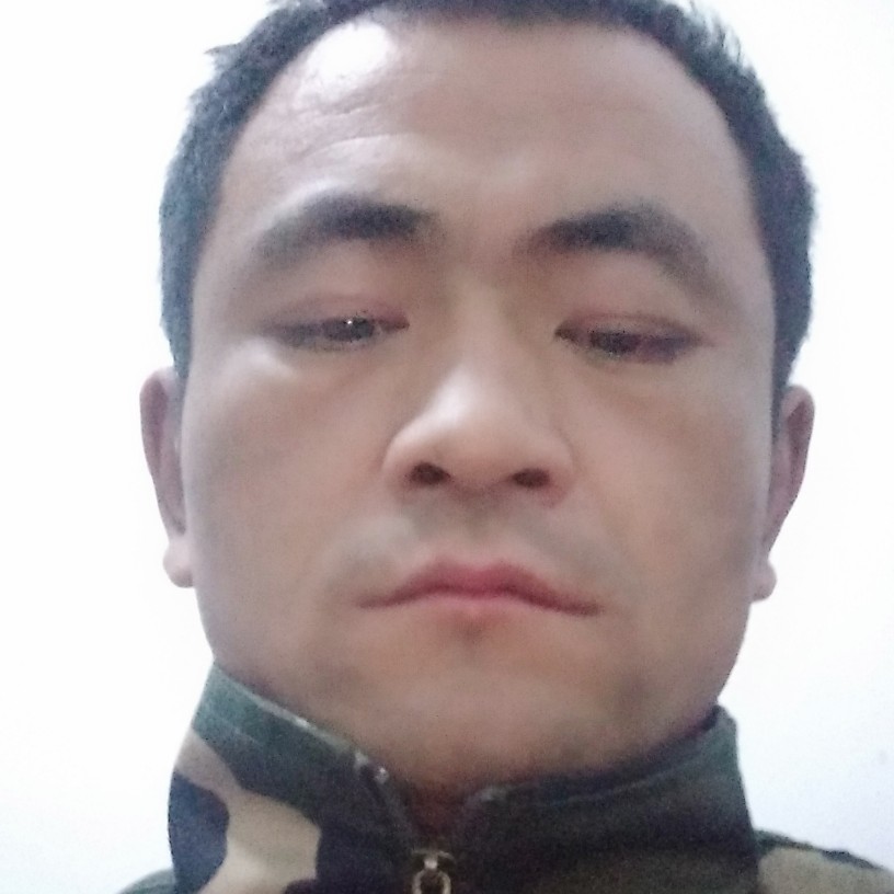 塔吊维修小伙儿。的照片