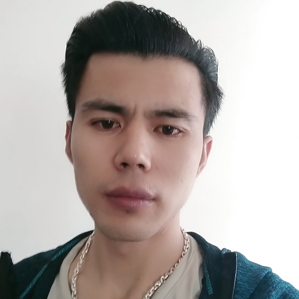 白开水蹙眉高挑的照片