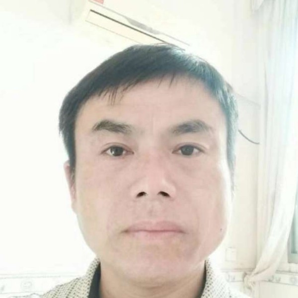 羞涩巨人黄细发的照片