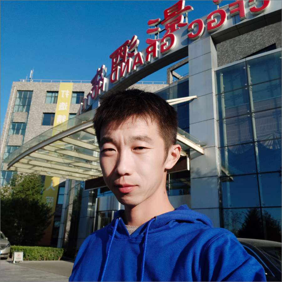 默默拿的照片