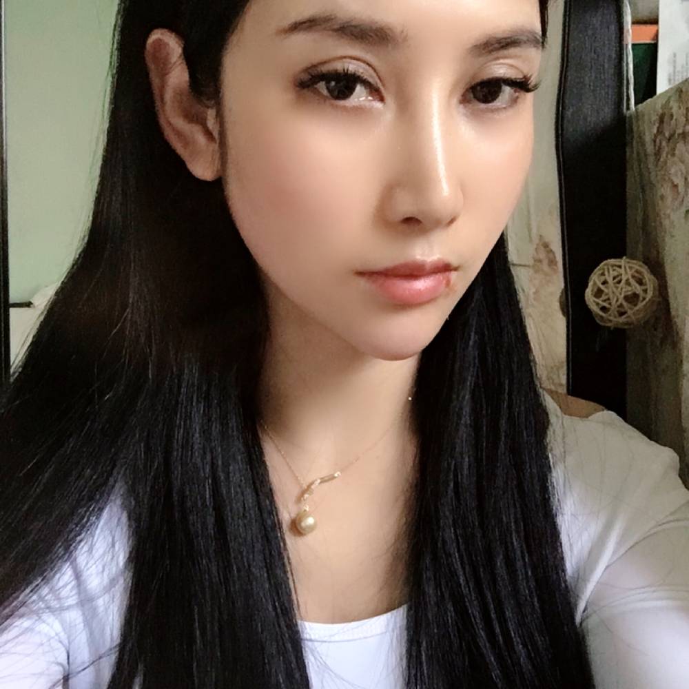 锦瑟邂逅苗条的照片