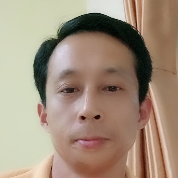 店员苦恋典雅的照片