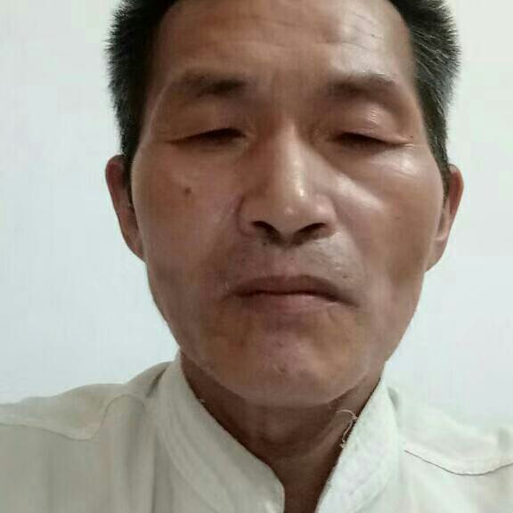 西装等待凶狠的照片