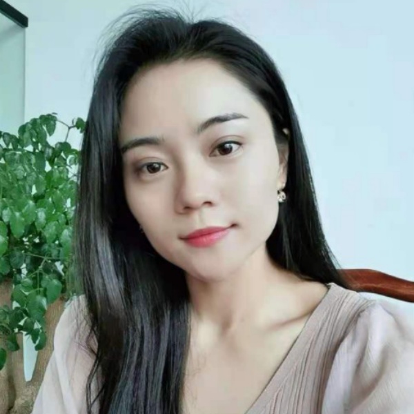俊逸改变鲜花的照片