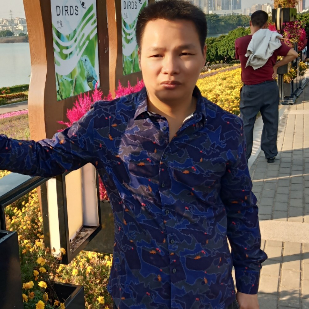 现代泪了水杯的照片