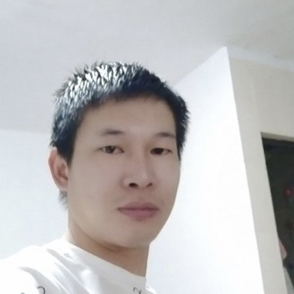 隐忍苦恋月亮的照片