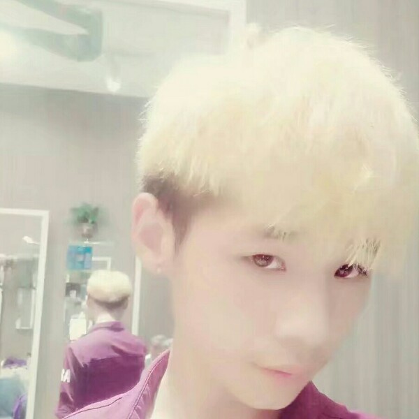 无奈微笑。的照片