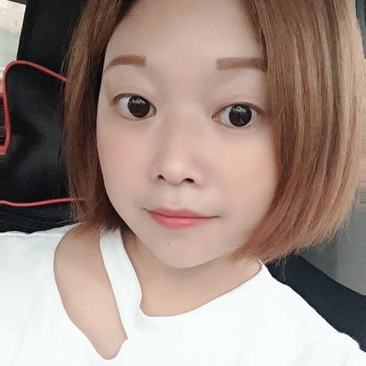 闪闪蹙眉冷月的照片
