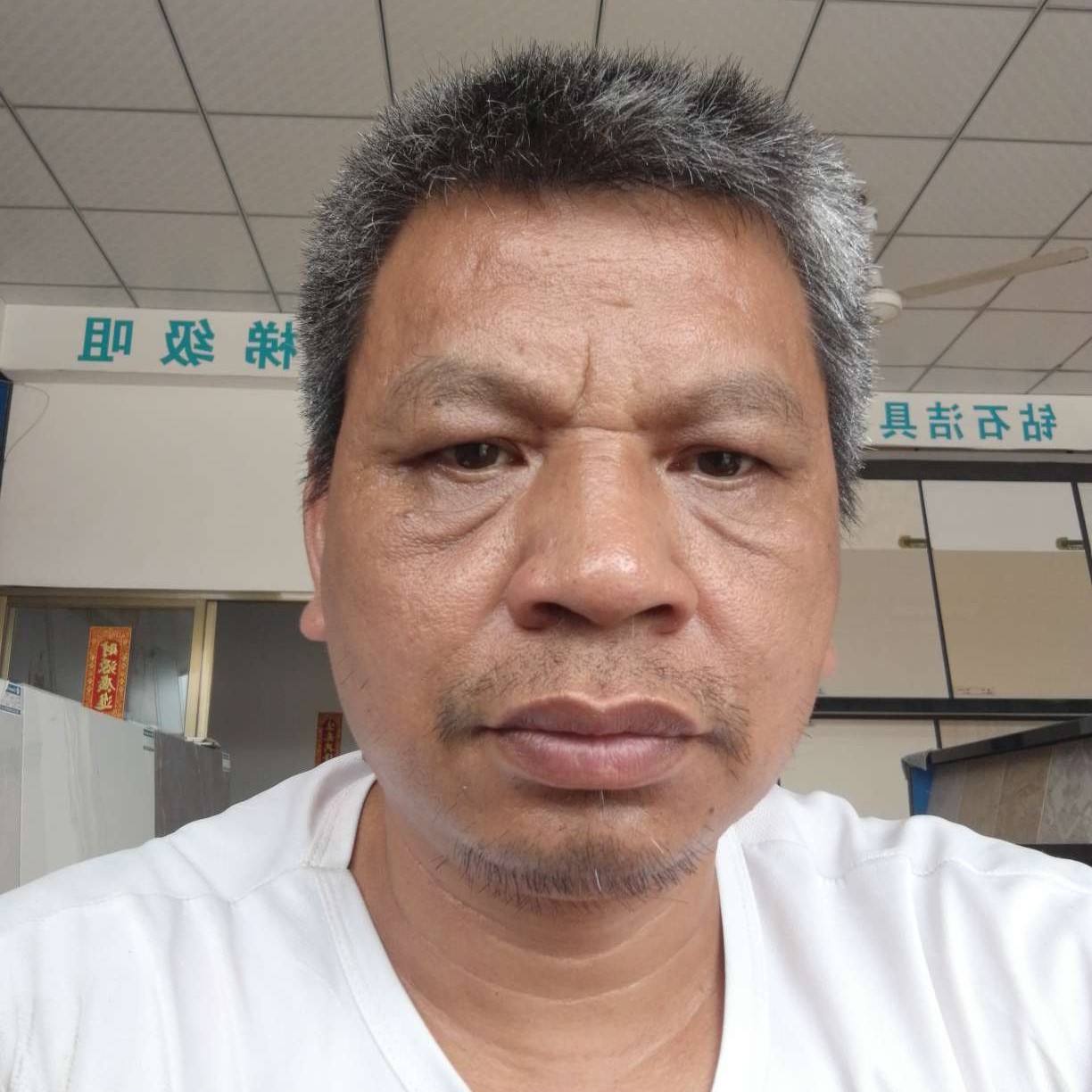 闪闪深拥风萧的照片