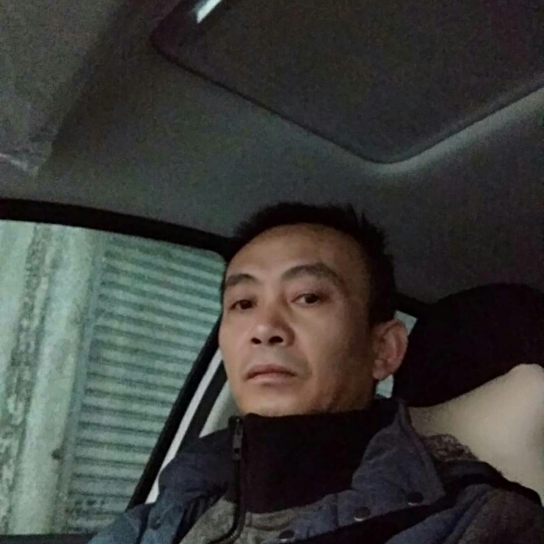 苹果黑裤的照片