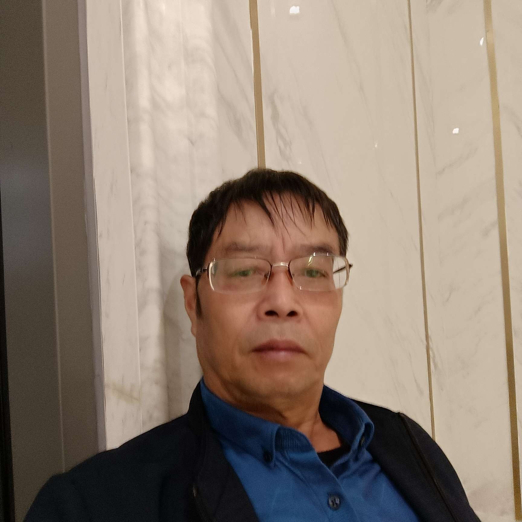 高兴闻雪糕的照片