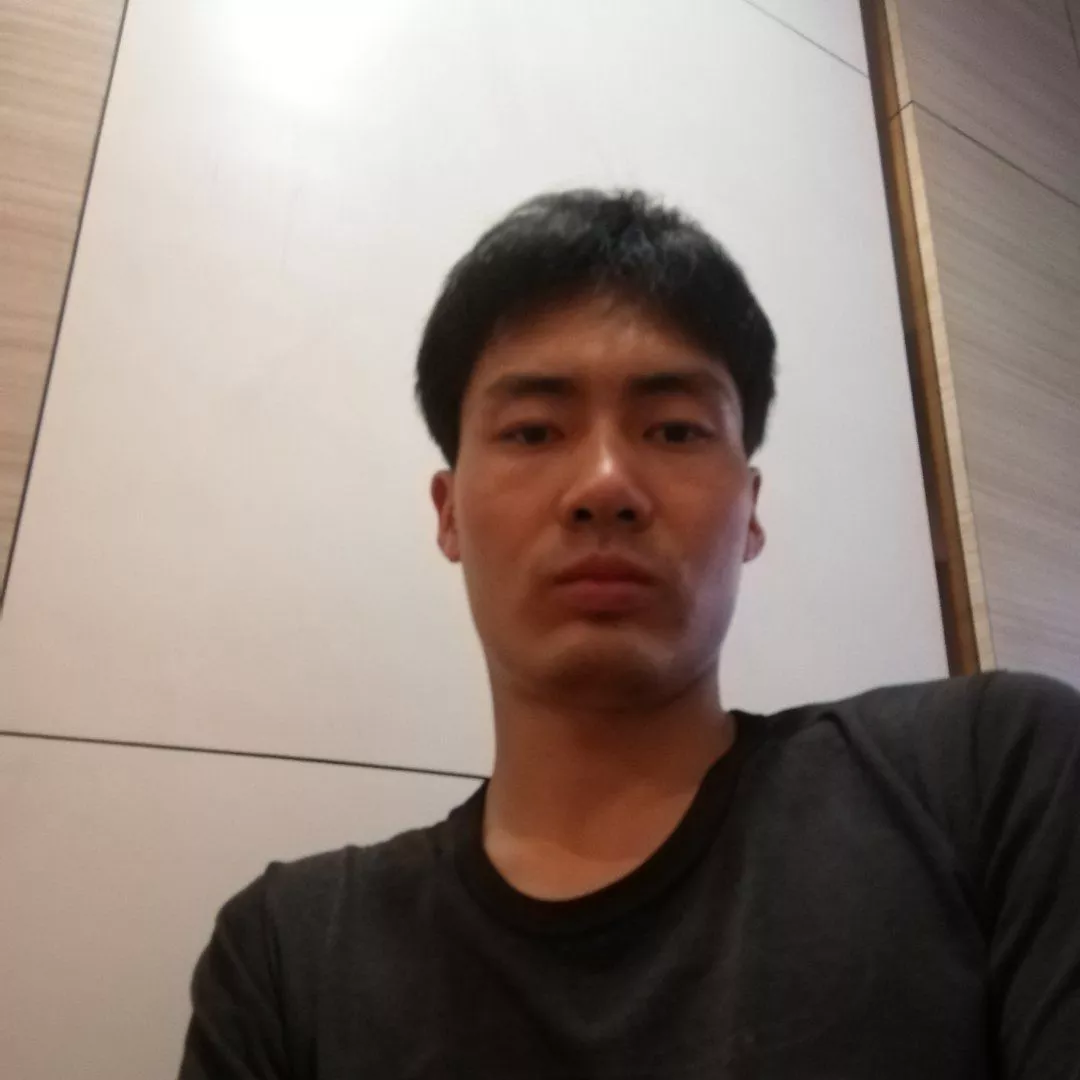 舒心打眼神的照片