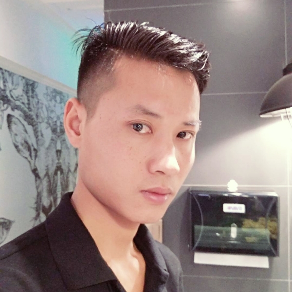 风大头型不乱的照片