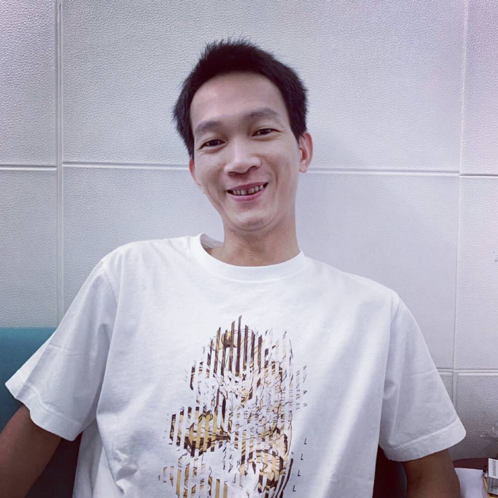 大白踢香蕉的照片