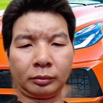 勤恳苦恋面包的照片
