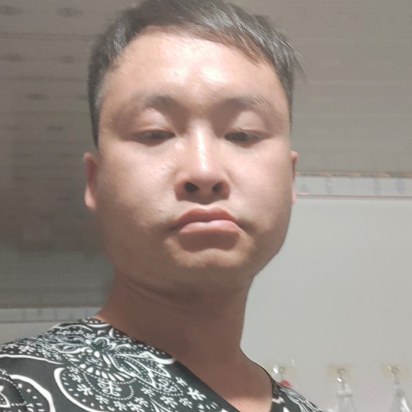 斑驳笑耳机的照片