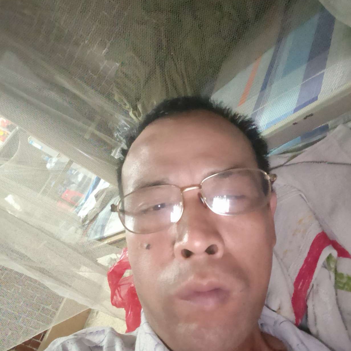 优秀深拥手套的照片