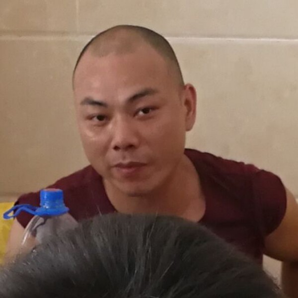 野狼泪了眼睛大的照片