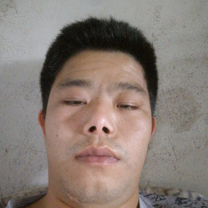 高高闻睫毛的照片