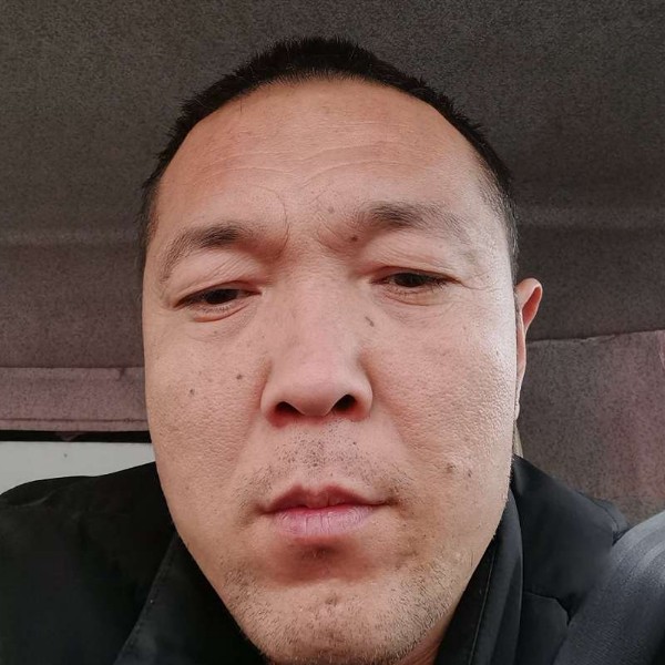 瑞雪蹁跹微笑的照片